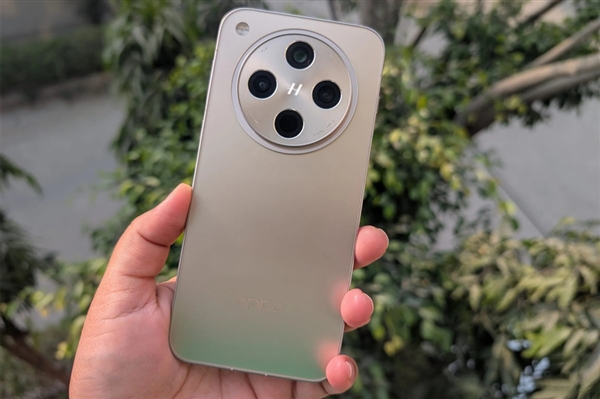 最美直屏Ultra!OPPO Find X8 Ultra首张真机照曝光