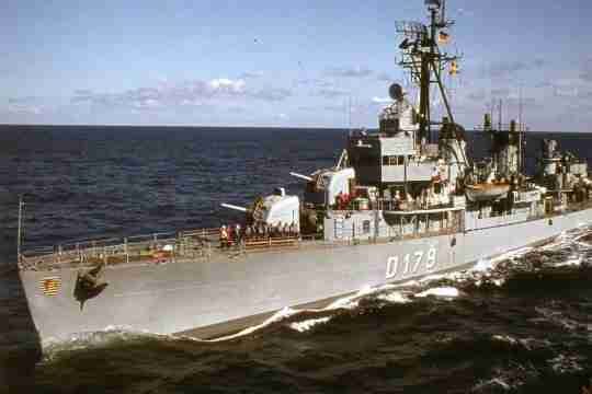 《战舰世界》从“鼻孔”掏出鱼雷的神船，德国战后的驱逐舰怎么有股谐味？