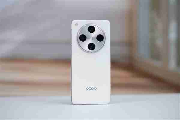双潜望镜加持！OPPO Find X8 Ultra渲染图首曝：外观与Pro版几乎一致
