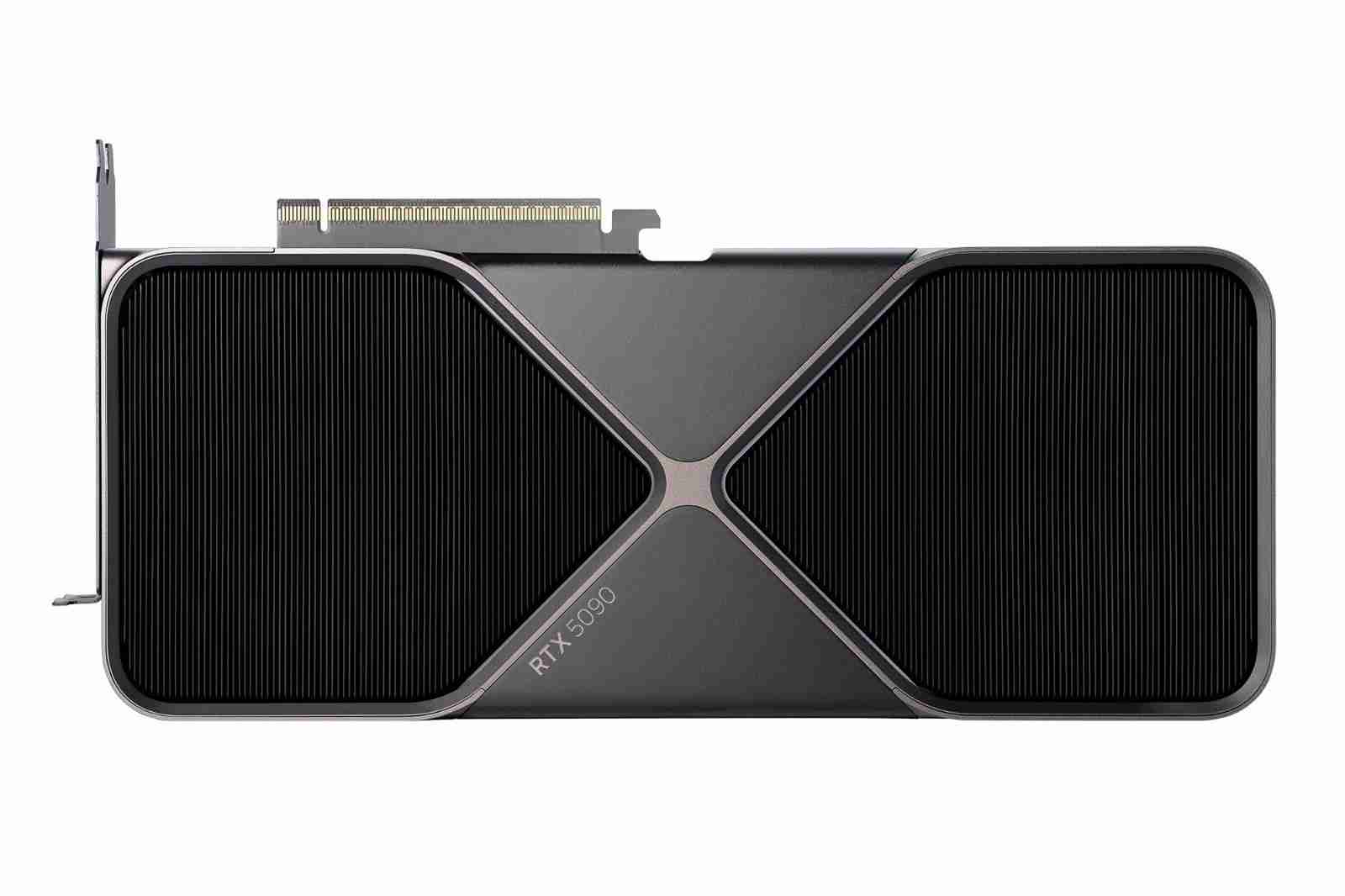 公版RTX 5090超薄结构仅需2插槽！依靠液态金属散热