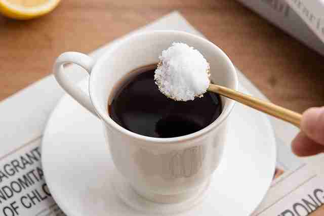 白砂糖有点黄是什么原因 细砂糖怎么保存不会坏