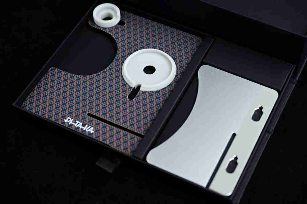 让iphone使用起来更便捷一点，pitaka礼盒开箱图赏