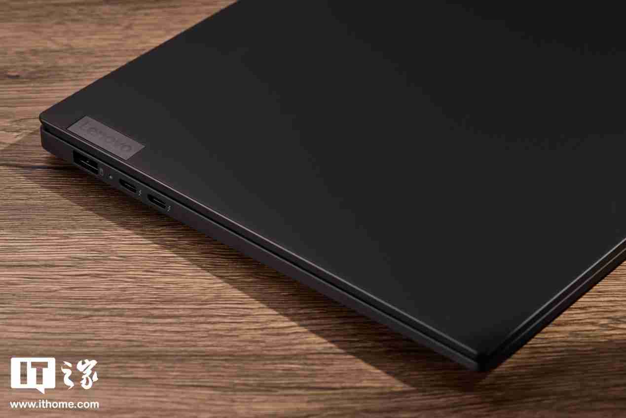 986g 超轻 AI PC 酷睿 Ultra 本，联想 ThinkPad X1 Carbon 2025 Aura 评测