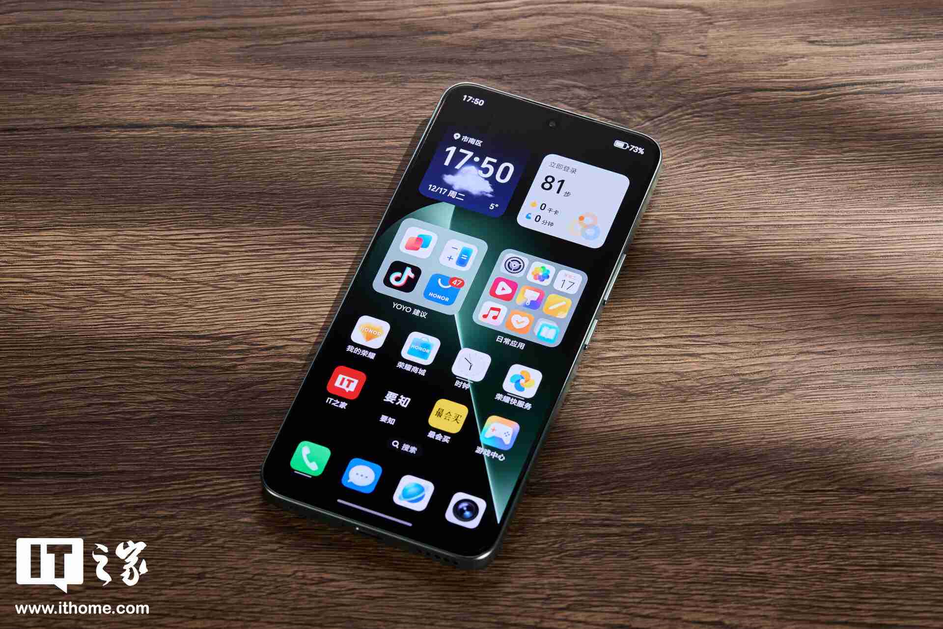 荣耀 GT「极光绿」图赏：大 Logo 设计，梦回荣耀 30