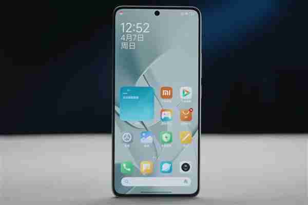 明年上半年3款小屏手机蓄势待发：小屏赛道卷起来了