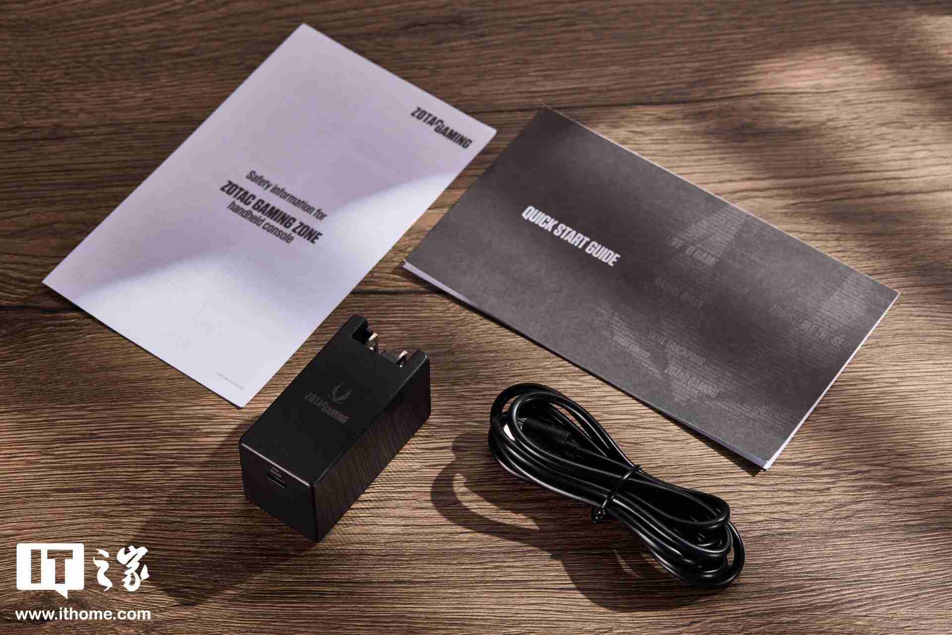 索泰 ZONE 游戏掌机图赏:120Hz AMOLED 屏、拨动式轮盘、双触控板、二段式扳机