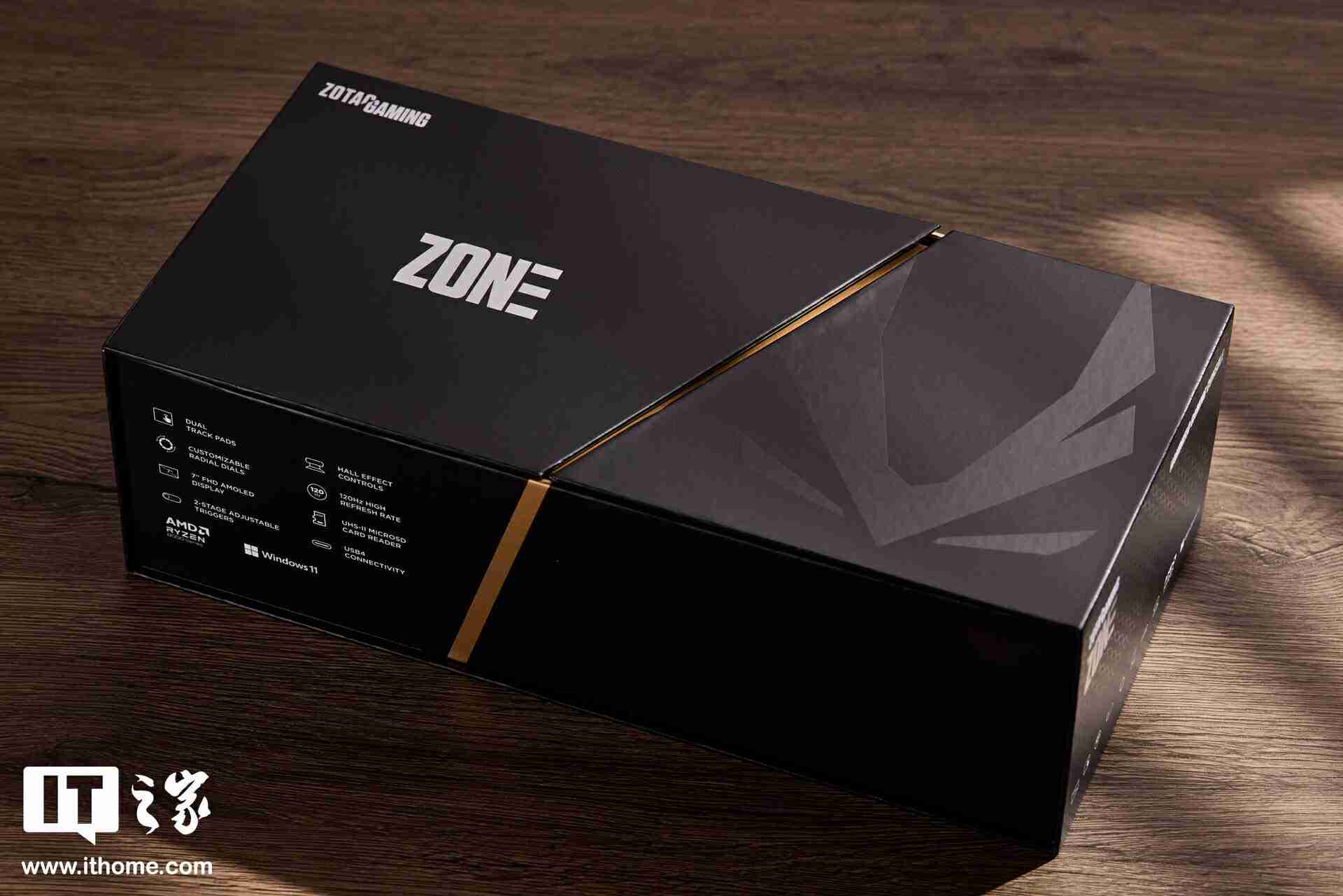 索泰 ZONE 游戏掌机图赏:120Hz AMOLED 屏、拨动式轮盘、双触控板、二段式扳机