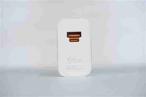 手感绝佳小直屏！华为Mate 70曜石黑图赏