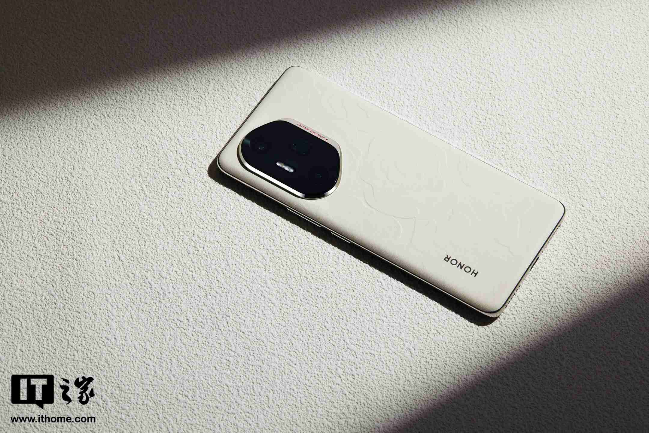 荣耀 300 系列手机图赏：首次引入 Ultra，浮雕印花，大自然美学