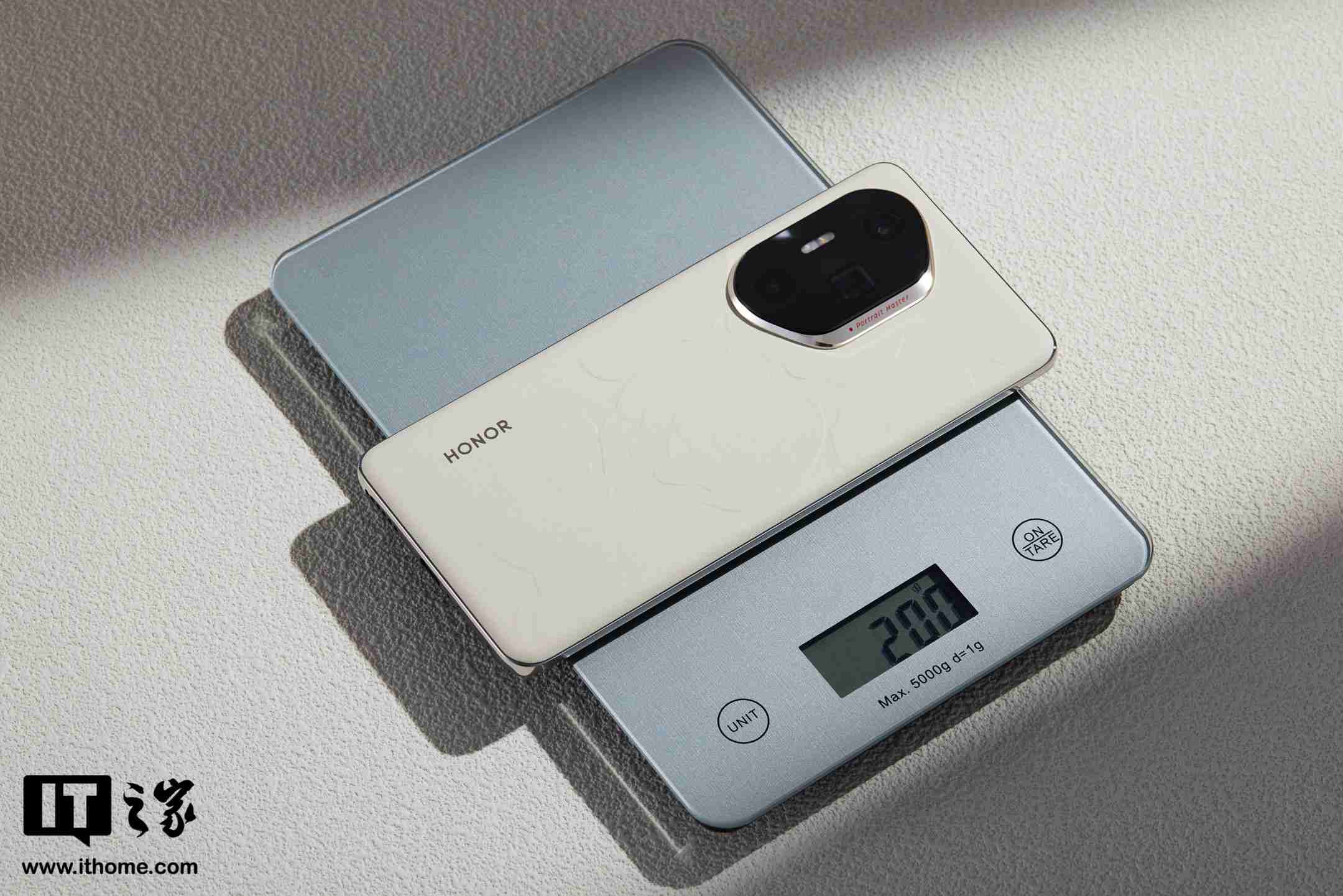 荣耀 300 系列手机图赏：首次引入 Ultra，浮雕印花，大自然美学