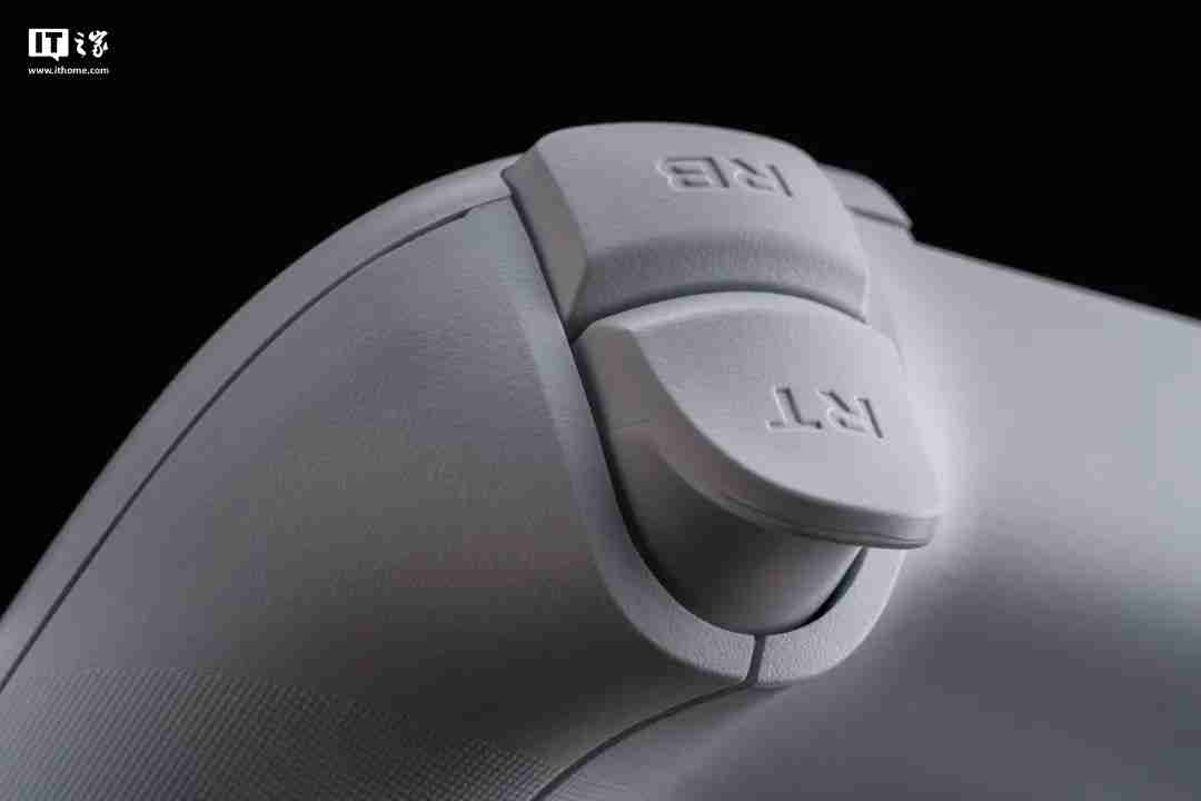 八位堂首款手游拉伸手柄发布：霍尔摇杆扳机、蓝牙连接，199 元