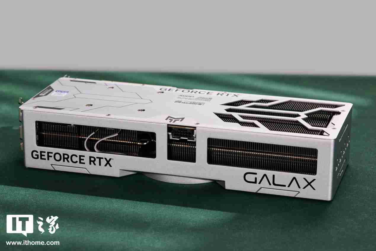 影驰 GeForce RTX 4070Ti SUPER 金属大师 Plus OC 评测：好散热榨干每一丝性能
