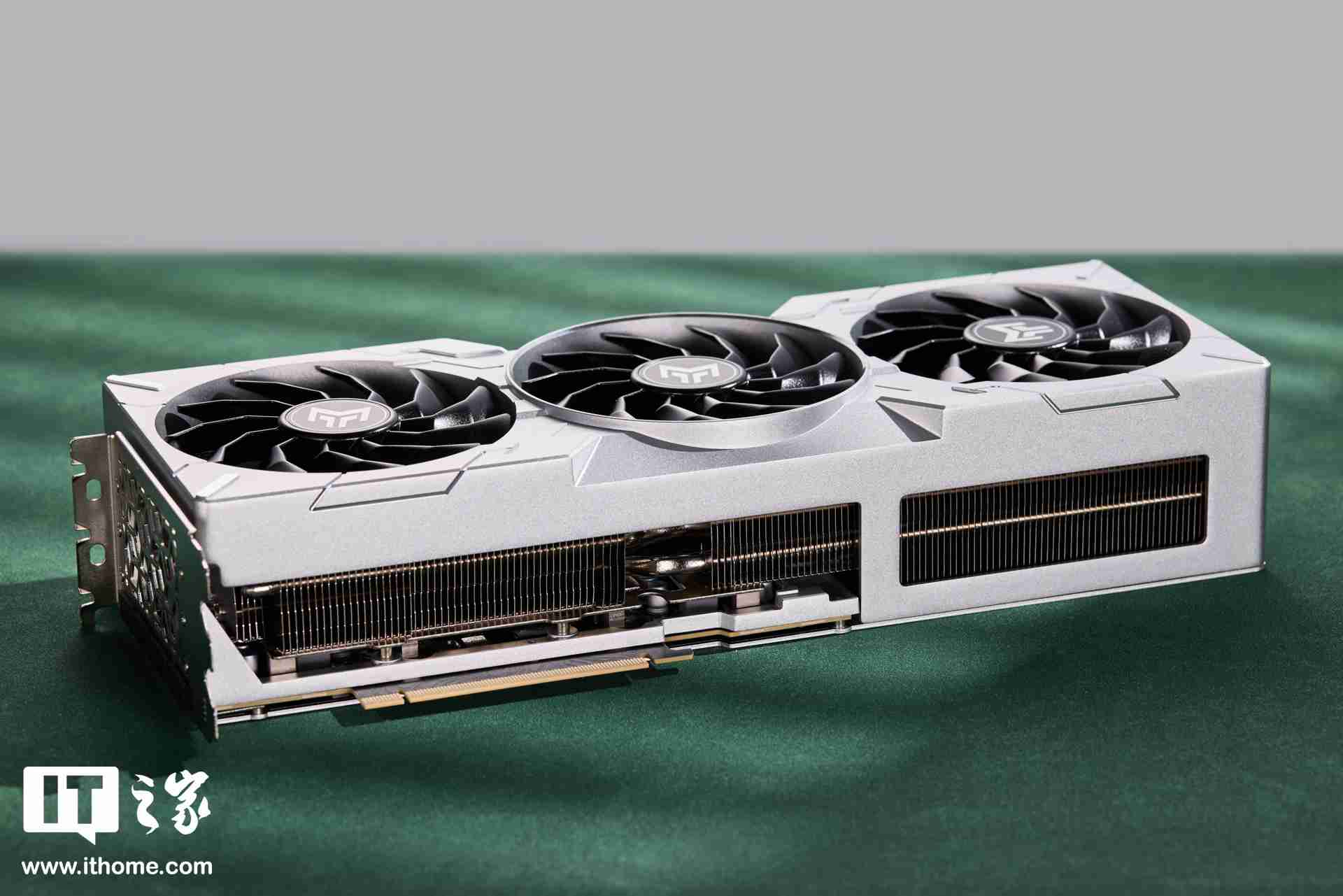 影驰 GEFORCE RTX 4070Ti SUPER 金属大师 Plus OC 图赏，硬派金属风，旗舰同款散热