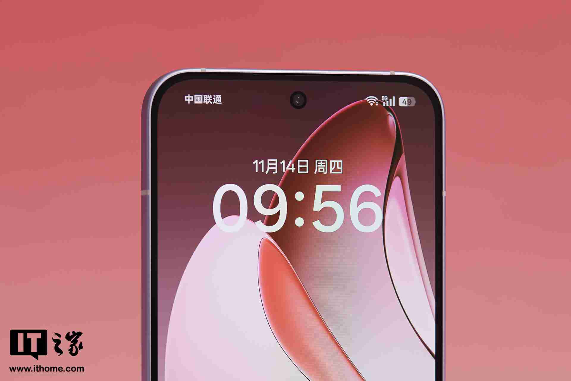 OPPO Reno13 系列实拍图赏：四曲柔边小直屏，“超美小 OPhone”