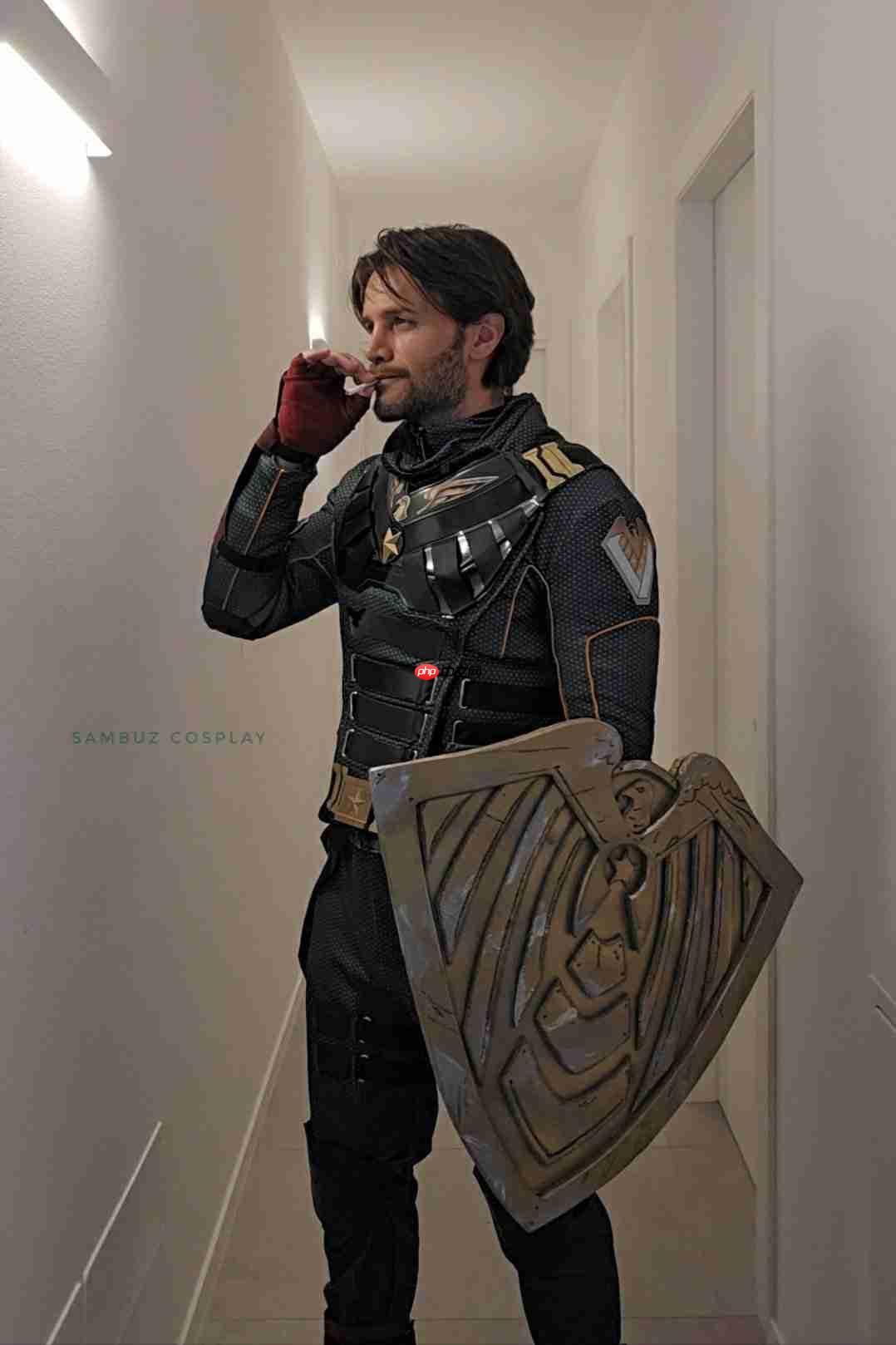 皮衣配圣诞帽！意大利Coser演绎《鬼泣5》圣诞但丁