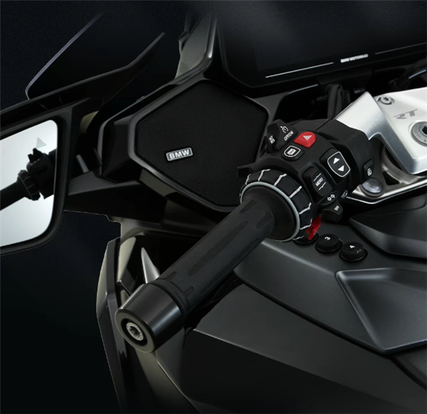 史上最强拳击手发动机 宝马全新R 1300 RT公升摩托上市：31.99万