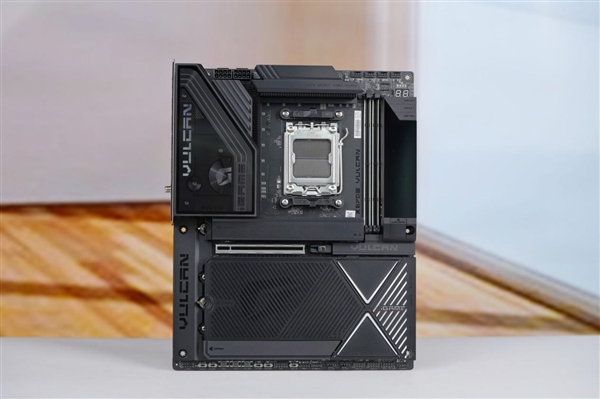 刷新超频记录！七彩虹iGame X870E Vulcan OC V14图赏