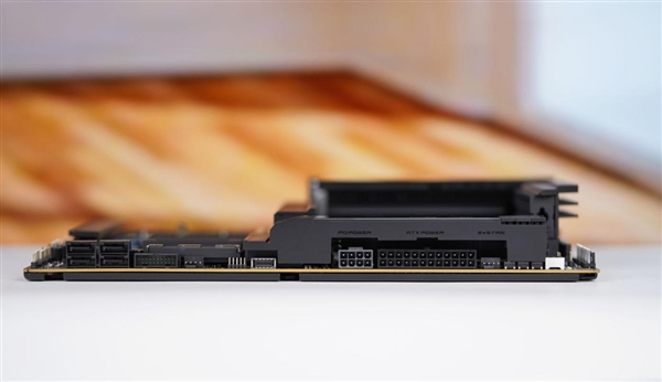 刷新超频记录！七彩虹iGame X870E Vulcan OC V14图赏