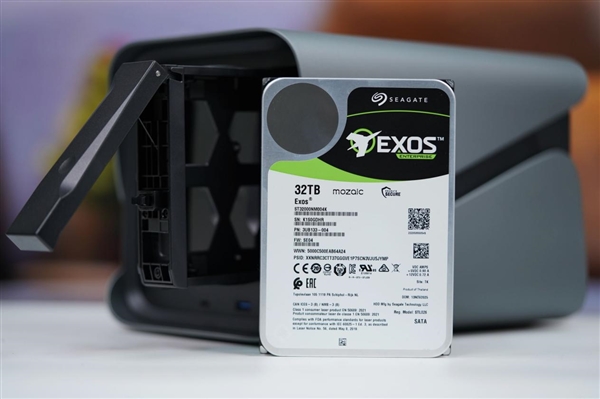 终于告别SMR叠瓦盘！希捷银河Exos 32TB硬盘图赏