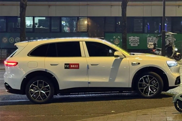 全新问界M6实车首曝 这才是年轻人的鸿蒙智行“真香车”