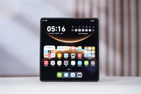 双折叠巅峰之作！华为Mate X7典藏版图赏