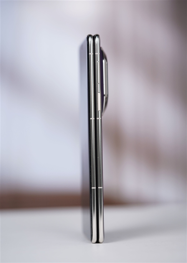 双折叠巅峰之作！华为Mate X7典藏版图赏