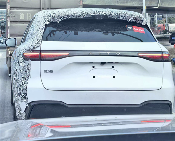 鸿蒙智行2026年大杀器！黑武士版问界M6实车曝光