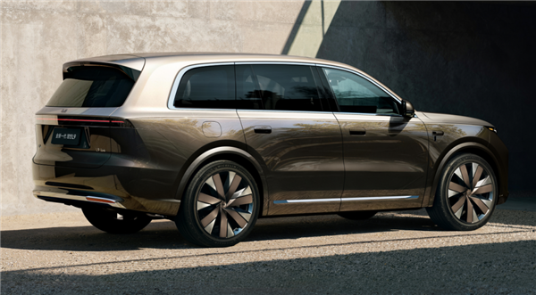 新款L9的配置很顶 但好像少了点理想味