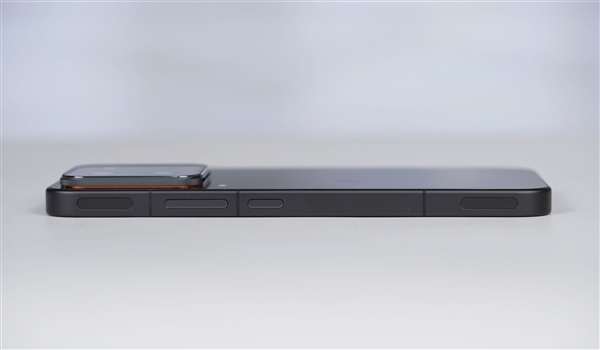 451万分最强旗舰手机！iQOO 15 Ultra图赏