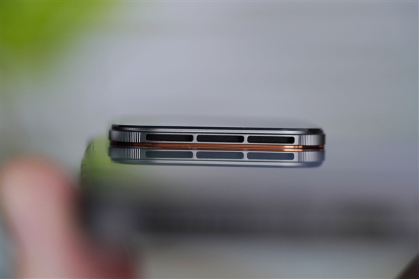 451万分最强旗舰手机！iQOO 15 Ultra图赏